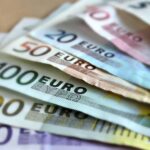 How many banknotes in a bank roll?