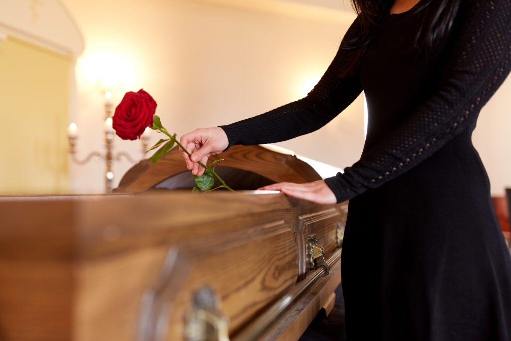 woman with red roses and coffin at funeral 2023 11 27 05 23 26 utc